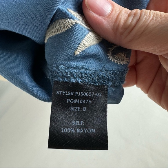 A Beautiful soul embroidered kimono/duster plus 2X - Picture 15 of 15